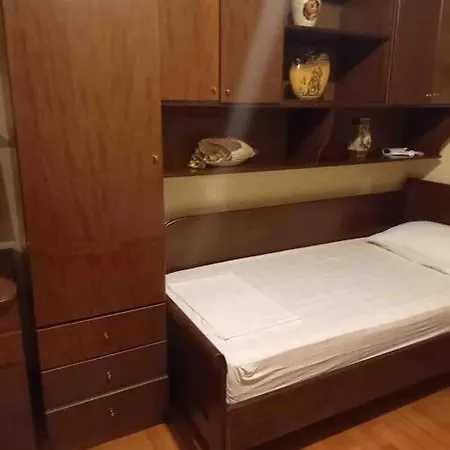 Center New Bazaar Apartment *